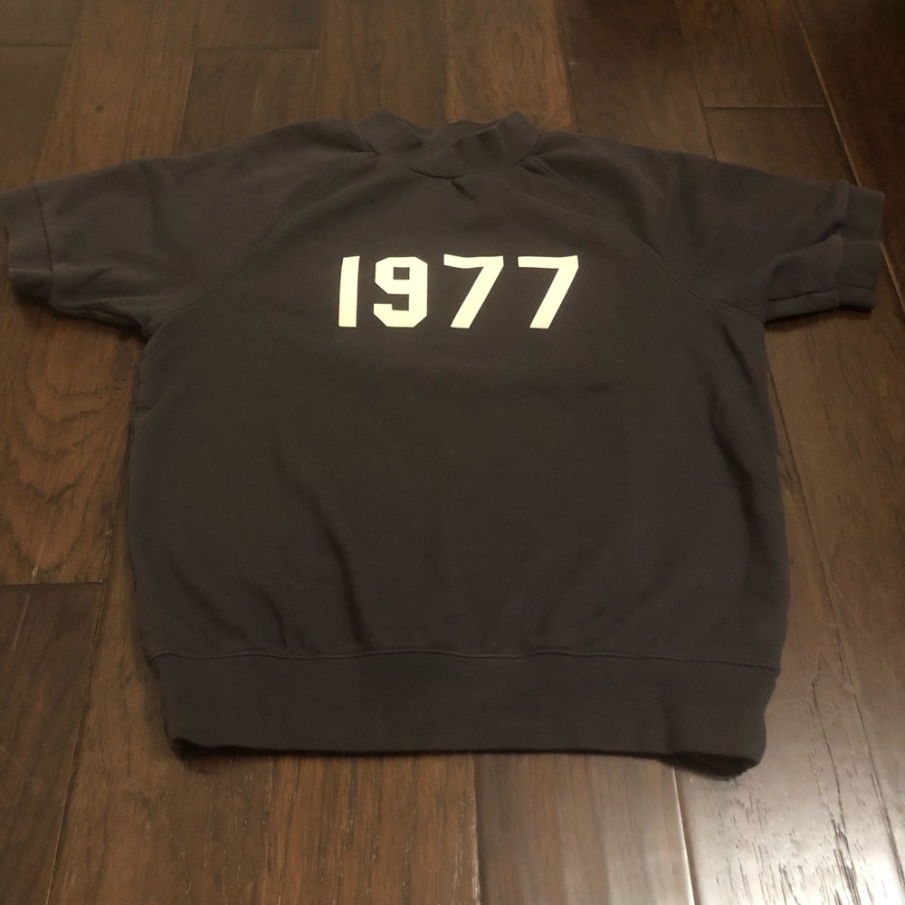 Essentials Fear of God Short Sleeve Sweatshirt - Picture 2 of 16